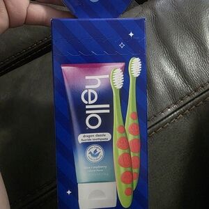 hello Kids Toothpaste & Toothbrush Set in Green and Pink